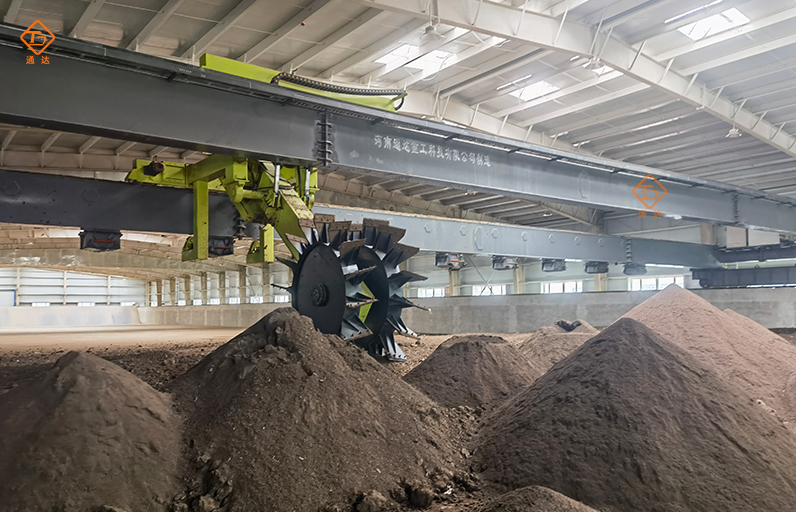 大跨度葉輪槽式翻拋機結(jié)構(gòu)工作方式 大跨度葉輪槽式翻拋機結(jié)構(gòu)工作方式